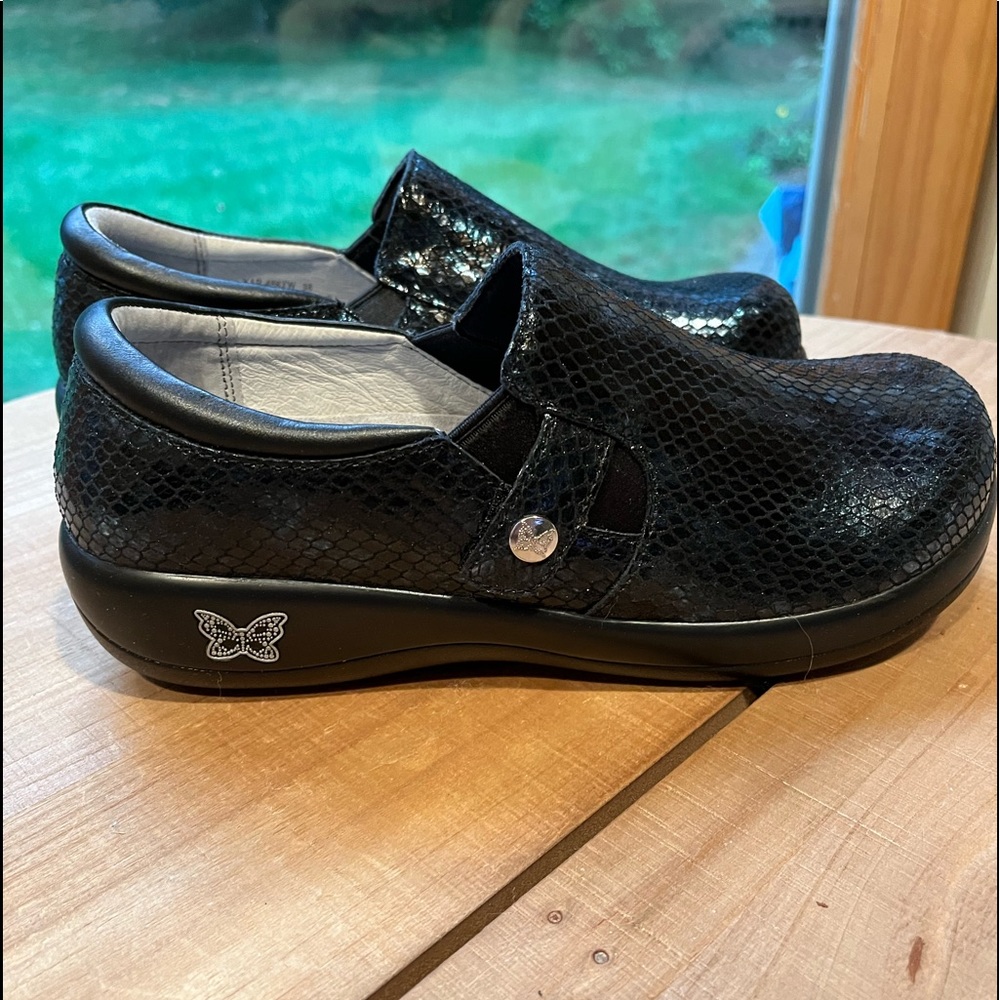 Alegria clogs